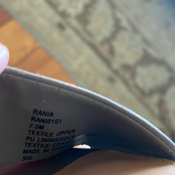 Steve Madden Silver Floral Embroidered Heels size 7.5M - Picture 6 of 8